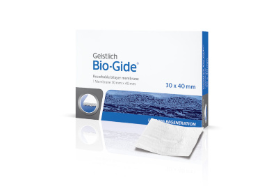 Bio-Gide 30x40mm Резорбируемая коллагеновая мембрана Bio-Gide обладает барьерной функцией. Контролируя скорость проростания мягких тканей, био гайд поддерживает оптимальный процесс формирования костной ткани. Благодаря своему составу и двуслойной структуре мембрана Bio-Gide способствует быстрой васкуляризации и регенерации мягких тканей, обеспечивая прекрасное заживление послеоперационной раны.
Вариация мембраны - Bio Gide Perio, она обладает более гладкой и более плотной структурой, что дает дополнительное время для позиционирования мембраны. С помощью стерильного шаблона, который идет в комплекте, можно быстрее адаптировать мембрану под форму зоны дефекта.